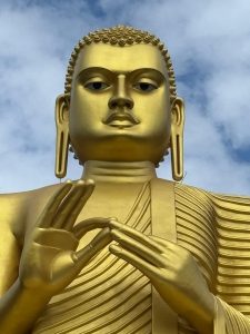 Dambulla Cave Tempel Eingang Goldener TempelSpiritualität auf Sri Lanka